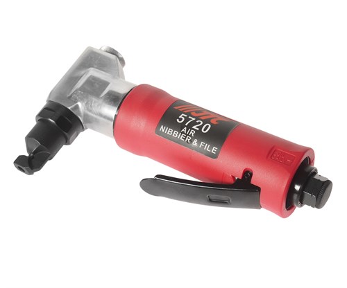 JTC-5720 - Ножовка пневматическая 3500об/мин. 90PSI, воздушный штуцер 1/4" JTC - 
Скорость вращения: 3500 об/мин.
Ширина пропила: 4.5 мм.
Размер воздушного штуцера: 1/4”.
Масса инструмента: 920 гр.
Длина: 190 мм.
 Рабочее давление : 90PSI
 Расход в JTC-5720 - фото 16687411