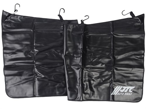 JTC-7959 - Накидка на бампер защитная 1560х750мм крючки JTC - 
Материал: мягкая искусственная кожа.
Защитная накладка оборудована крючками, универсальна для использования на любом транспортном средстве.
Размер: 1560 х 750 мм. JTC-7959 - фото 16727276
