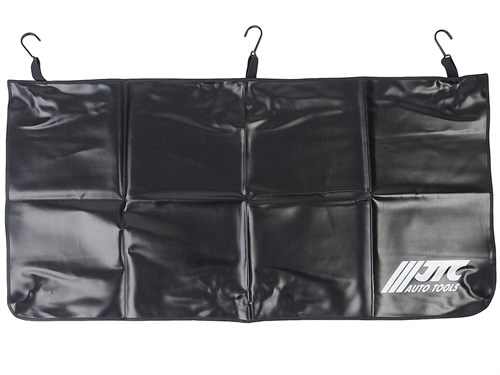 JTC-7958 - Накидка на крыло защитная 1150х550мм крючки JTC - 
Материал: мягкая искусственная кожа.
Защитная накладка оборудована крючками, универсальна для использования на любом транспортном средстве, особенно для алюминиевого крыла.
Размер: 1150 х 550 м JTC-7958 - фото 16727279