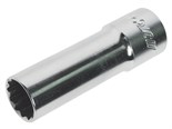 JTC-46514 - Головка свечная 1/2" 14мм 12-ти гранная с резиновым фиксатором JTC - 
Головка изготовлена из закаленной хром-ванадиевой стали, оснащена резиновой вставкой, которая служит для фиксации свечи в головке.
Вид: 12 граней.
Размер: 1/2" x 14 мм. JTC-46514