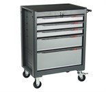 JTC-S1065 - Тележка инструментальная 5 секций серая JTC - 
Размеры ящиков:
- 3 верхних ящика: 568x398x75 мм
- средний ящик: 568x398x154 мм
- нижний ящик: 568x398x233 мм  
    
Компактная ручка способствует удобному перемещению во время работы.
Роли JTC-S1065