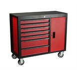 JTC-S1067 - Тележка инструментальная 7 секций красная с боковым ящиком JTC - 
Размеры ящика: 568x378x75 мм (154 мм два нижних).
Дугообразная боковая ручка.
Выдвижные ящики оснащены нескользящими вкладками. В комплекте предусмотрен верхний коврик из EVA JTC-S1067