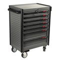 JTC-5021 - Тележка инструментальная 7 секций с полкой для тары (JTC-5637) JTC - 
	Оборудована большой прочной пластиковой ручкой.
	Корпус тележки оснащен защитными бортами, что сводит к минимуму риск повреждения оборудования и нанесение травм автомехани JTC-5021 - фото 16689616