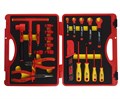 JTC-I017 - Набор инструментов 22 предмета слесарно-монтажный 3/8" 10-24мм изолированных в кейсе JTC - 
Соответствуют стандарту IEC60900:2004.
Предназначены для работы под напряжением до 1000 В.
Одобрены VDE.
Комплектация:

I3005 - изолированный Вороток с  JTC-I017 - фото 16725715