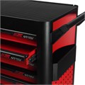 JTC-S1068 - Тележка инструментальная 7 секций красная JTC - 
Размеры ящика: 568x378x75 мм (154 мм два нижних).
Округлая форма бортовой ручки тележки.
Корпус тележки оснащен защитными бортами, что сводит к минимуму риск повреждения оборудования и нанесе JTC-S1068 - фото 16730316