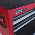 JTC-5639 - Ящик для инструмента 3 секции средней глубины красный JTC - 
Размеры ящиков подходят для всех наборов инструментов JTC К-серии.
Ящики оснащены фиксирующими защелками, которые предотвращают случайное открывание.
Все ящики оснащены роликовыми нап JTC-5639 - фото 16730377